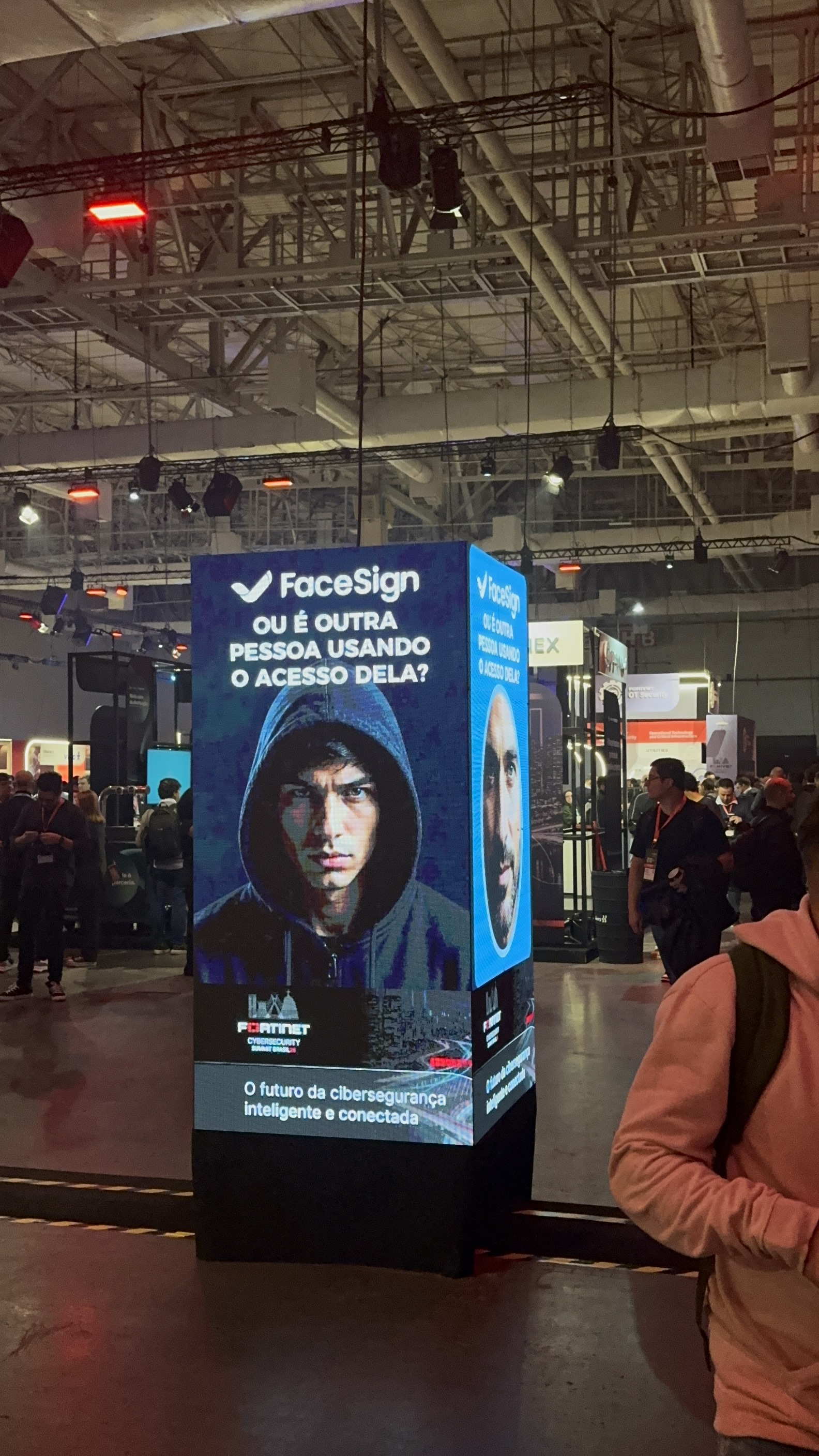 Totem da FaceSign no Fortinet Cybersecurity Summit Brasil
